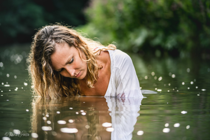 Woman in the river, Portrait, Water reflections, Zwischenmomente | Nina Hrusa Photography